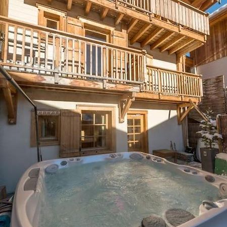 Cosy 4 Bedroom Chalet With Hot Tub Saint-Marcel  Exterior foto