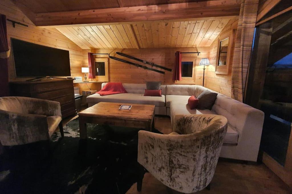 Cosy 4 Bedroom Chalet With Hot Tub Saint-Marcel  Exterior foto