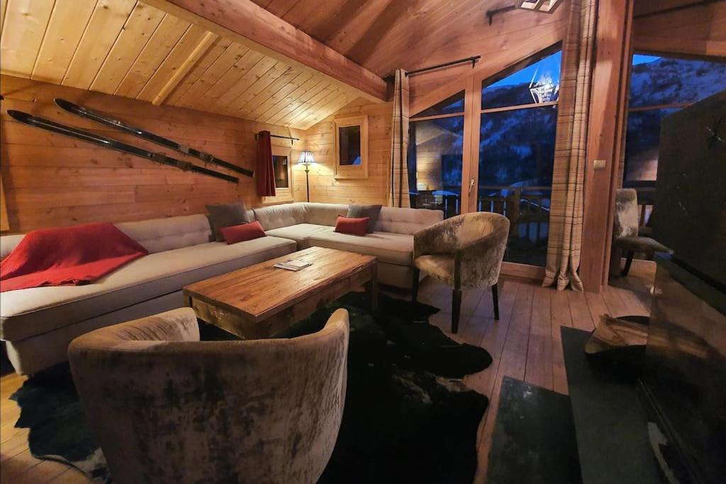 Cosy 4 Bedroom Chalet With Hot Tub Saint-Marcel  Exterior foto