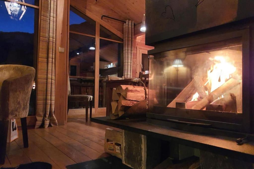 Cosy 4 Bedroom Chalet With Hot Tub Saint-Marcel  Exterior foto