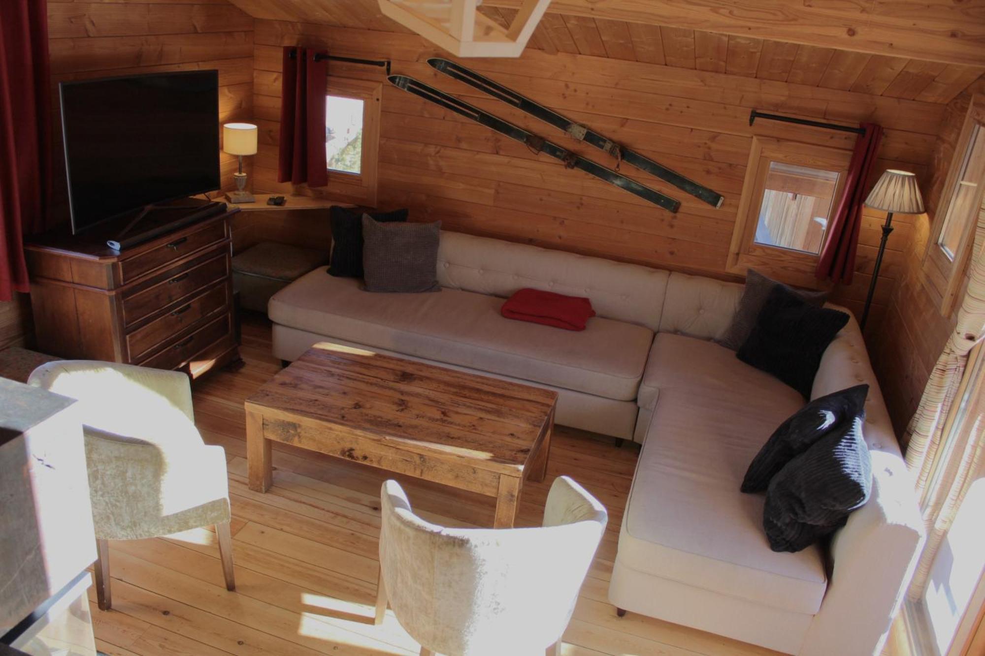 Cosy 4 Bedroom Chalet With Hot Tub Saint-Marcel  Exterior foto