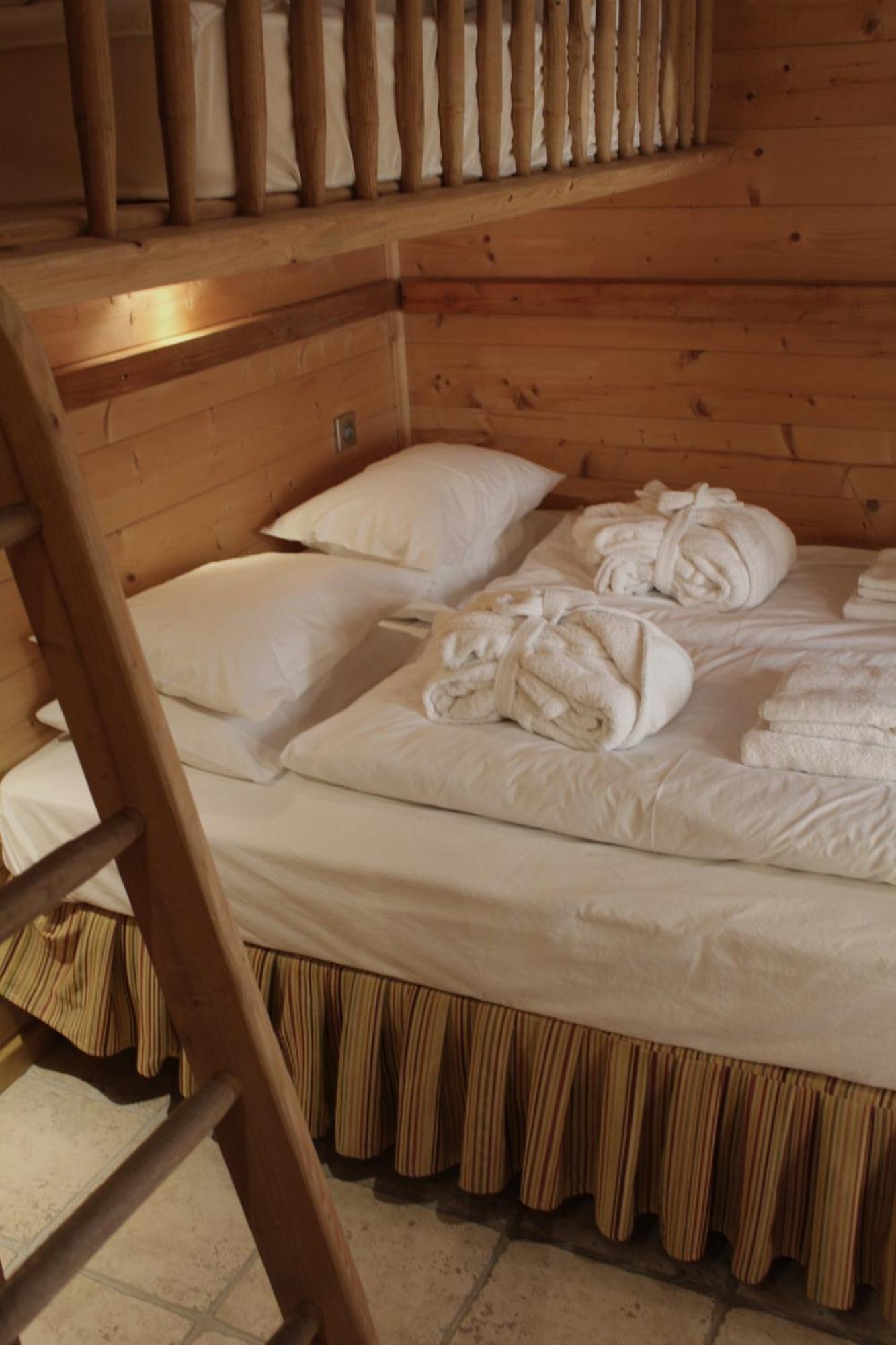 Cosy 4 Bedroom Chalet With Hot Tub Saint-Marcel  Exterior foto