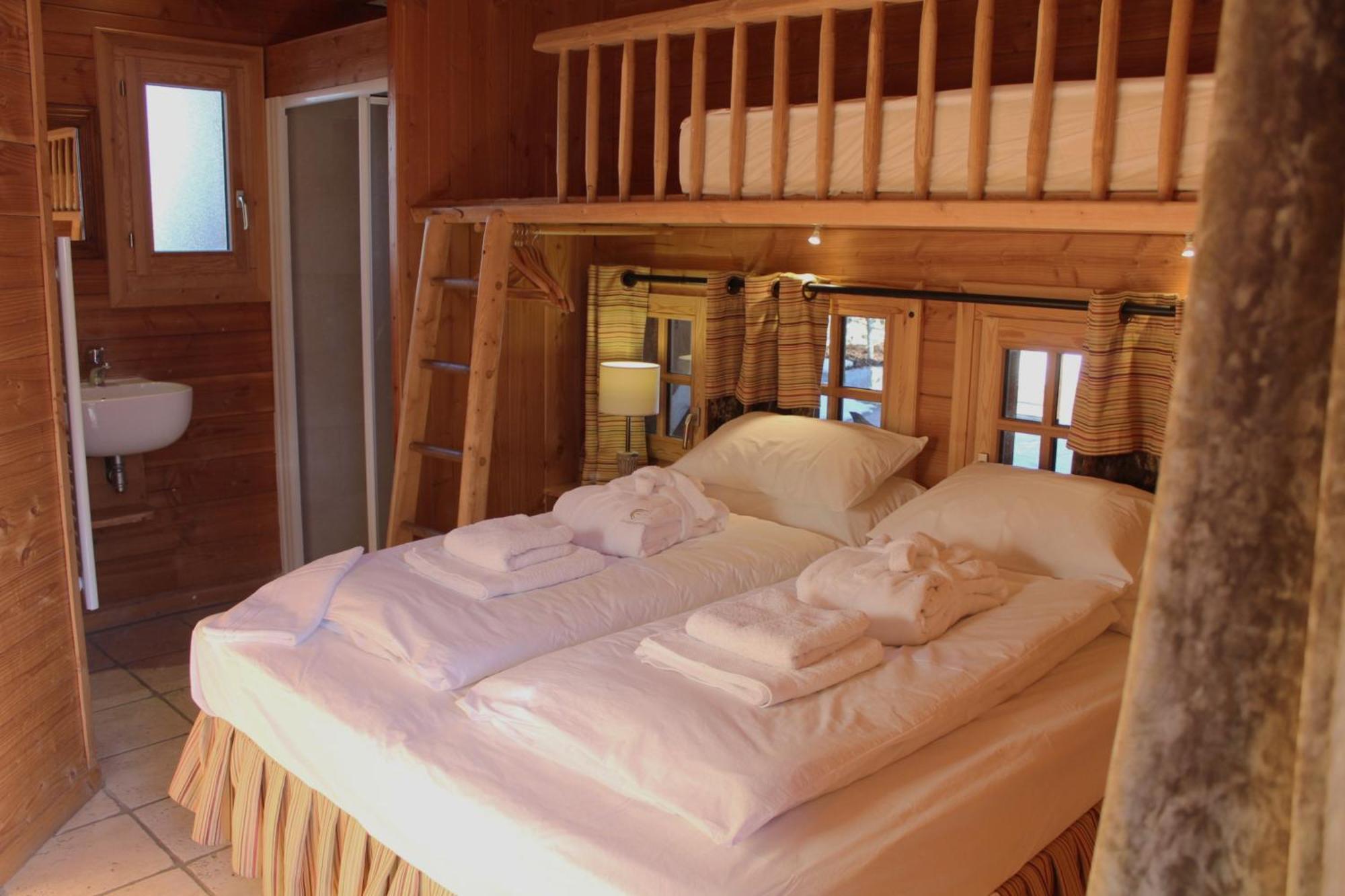 Cosy 4 Bedroom Chalet With Hot Tub Saint-Marcel  Exterior foto