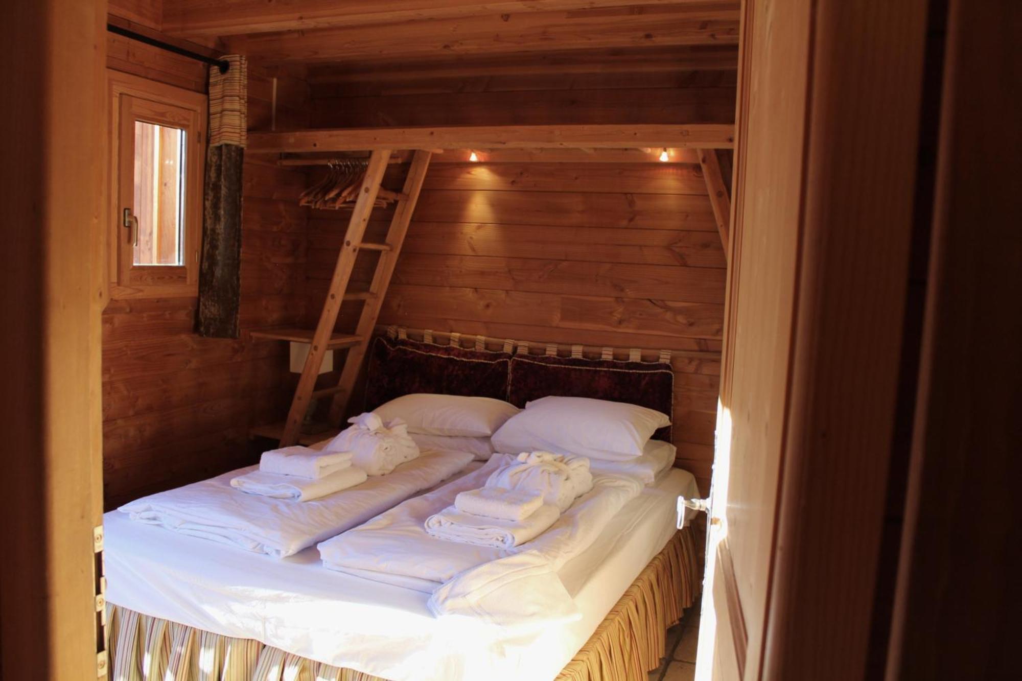 Cosy 4 Bedroom Chalet With Hot Tub Saint-Marcel  Exterior foto